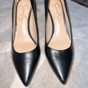 Jessica Simpson classic black pumps